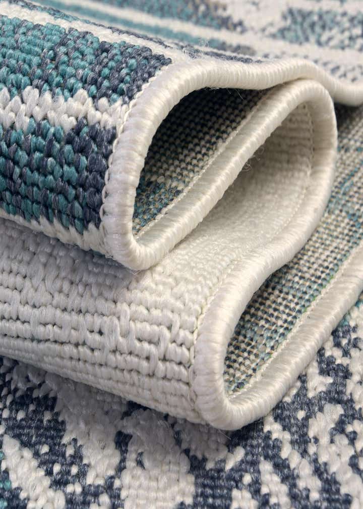 7' 10 x 7' 10 Easy-Clean Coastal Indoor / Outdoor Square Rug