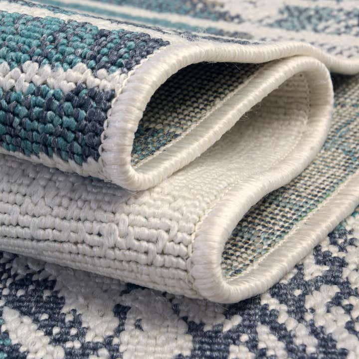 7' 10 x 7' 10 Easy-Clean Coastal Indoor / Outdoor Square Rug