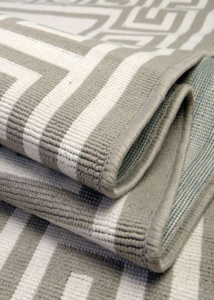 7' 10 x 7' 10 Easy-Clean Coastal Indoor / Outdoor Square Rug