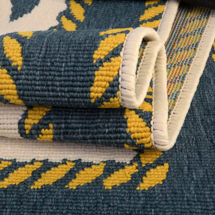 7' 10 x 7' 10 Easy-Clean Coastal Indoor / Outdoor Square Rug
