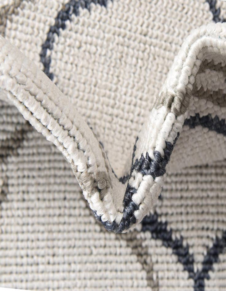 Detail image of 7' 10 x 7' 10 Washable Lattice Indoor / Outdoor Square Rug