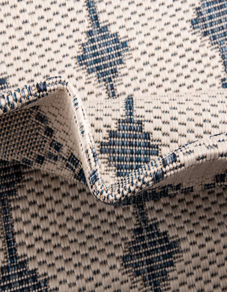 Detail image of 10' x 10' Washable Lattice Indoor / Outdoor Square Rug