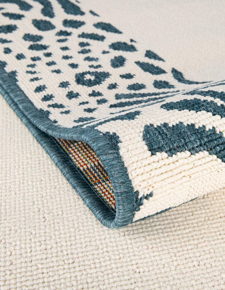 Detail image of 7' 10 x 7' 10 Easy-Clean Safari Indoor / Outdoor Square Rug