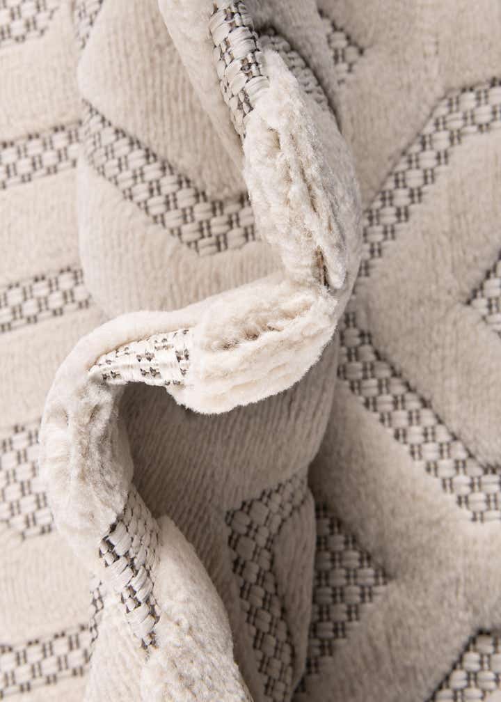 7' 10 x 7' 10 Easy-Clean Trellis Textured Indoor / Outdoor Square Rug