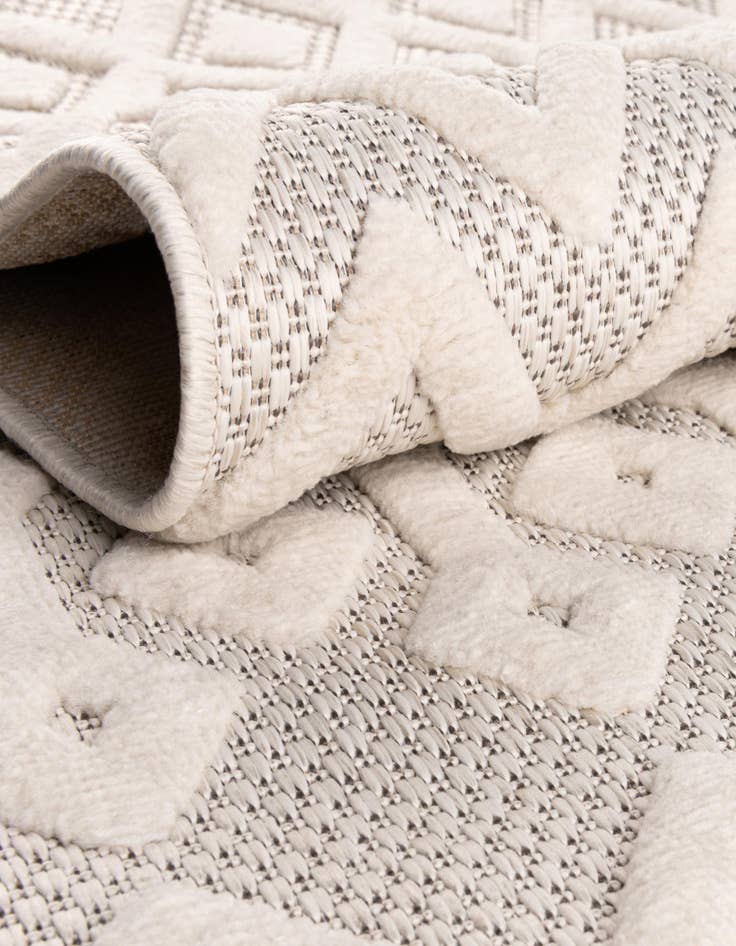 Detail image of 7' 10 x 7' 10 Easy-Clean Trellis Textured Indoor / Outdoor Square Rug