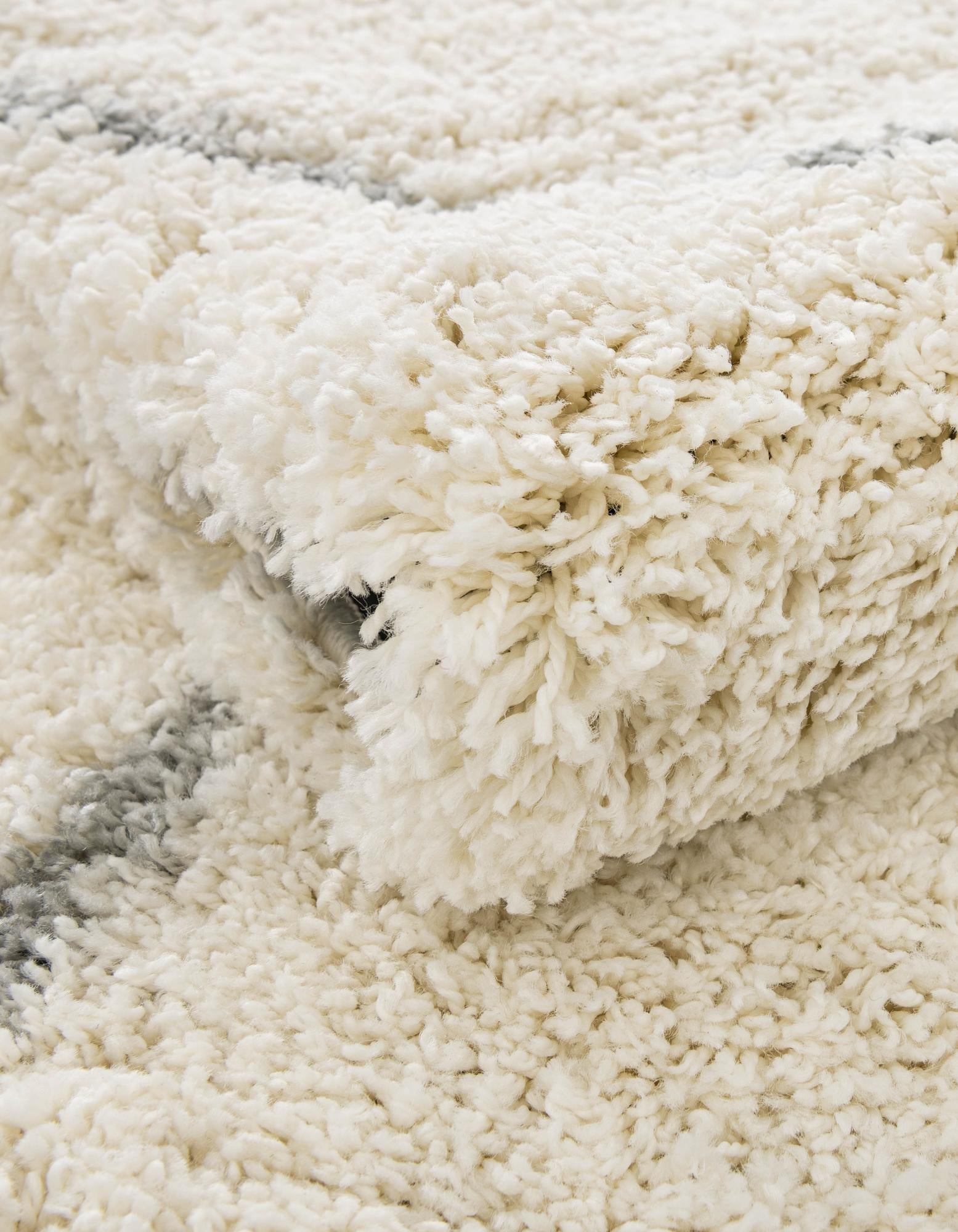 5' 3 x 5' 3 Soft Touch Shag Square Rug