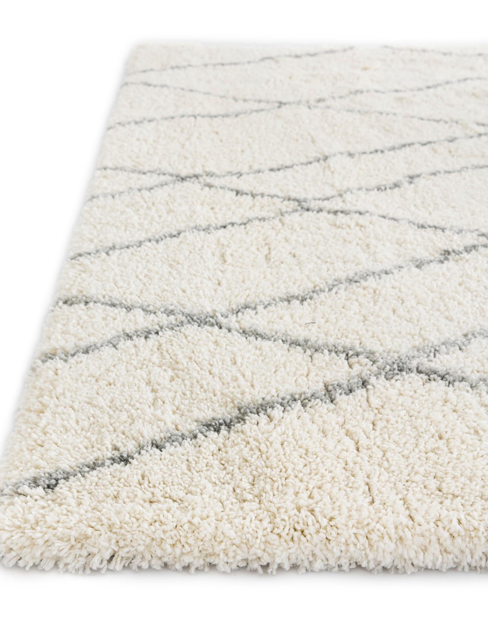 5' 3 x 5' 3 Soft Touch Shag Square Rug