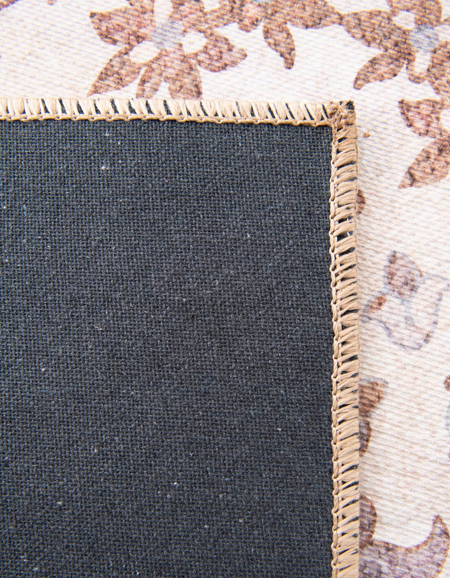 7' 10 x 7' 10 Washable Timeless Square Rug