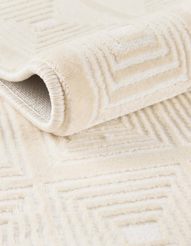 Detail image of 7' 10 x 10' Aakaar Rug