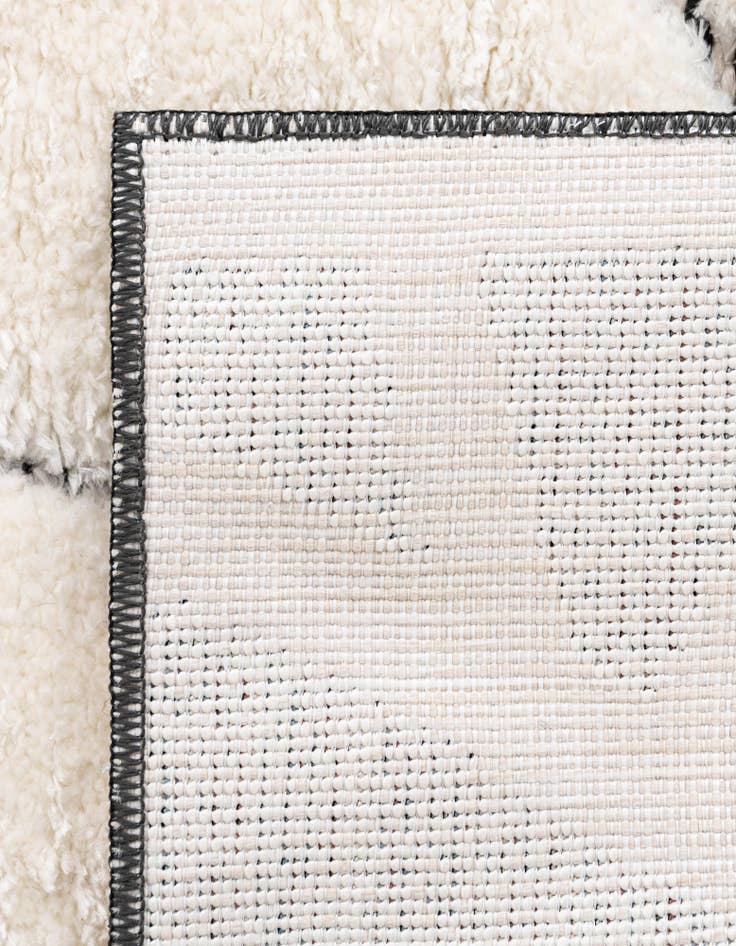 Detail image of 2' x 3' Prismatic Rug
