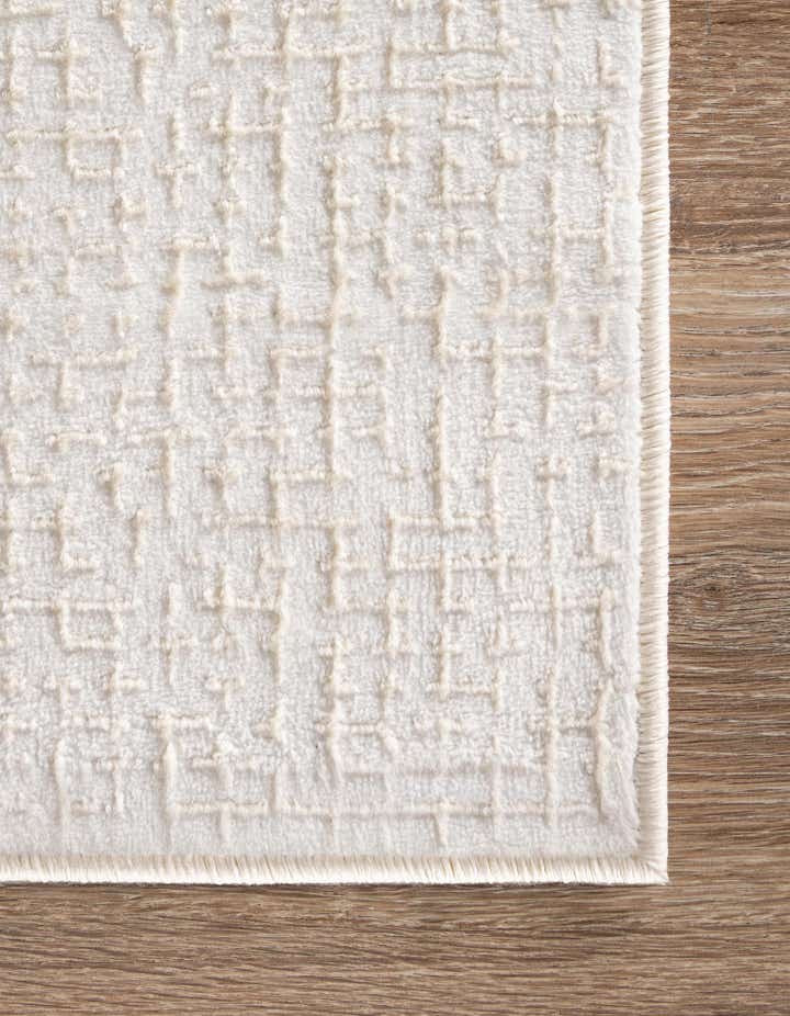 2' x 6' Aakaar Runner Rug