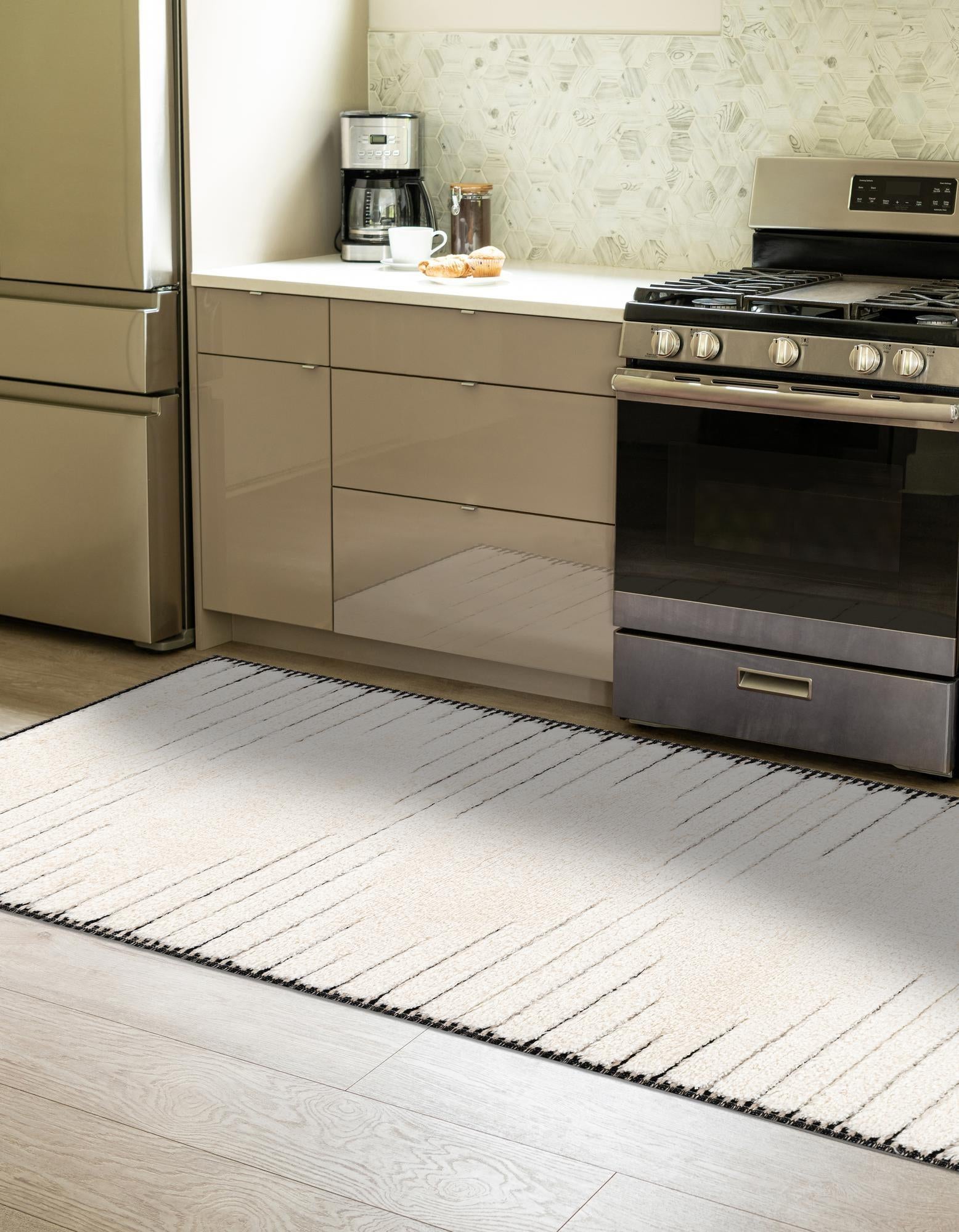 2' 7 x 10' Prismatic Runner Rug