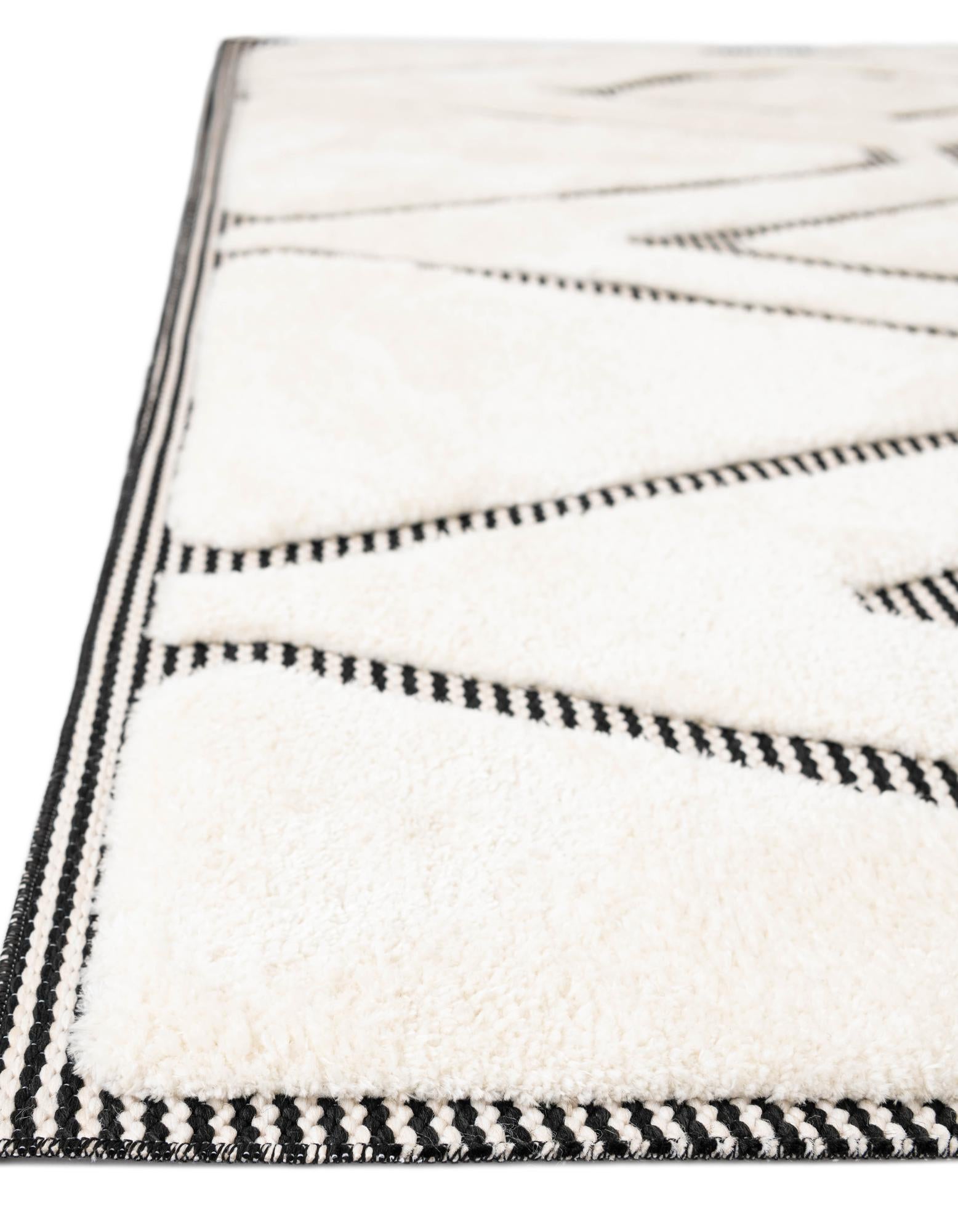7' 10 x 7' 10 Prismatic Square Rug