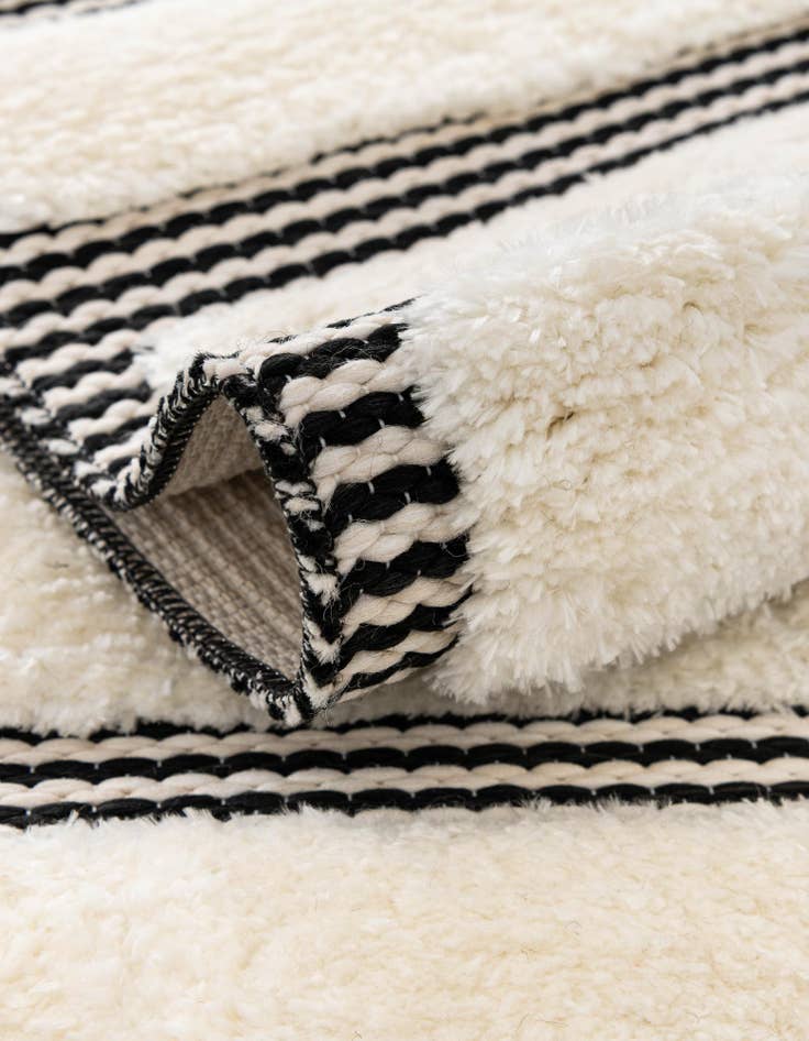 Detail image of 7' 10 x 7' 10 Prismatic Square Rug