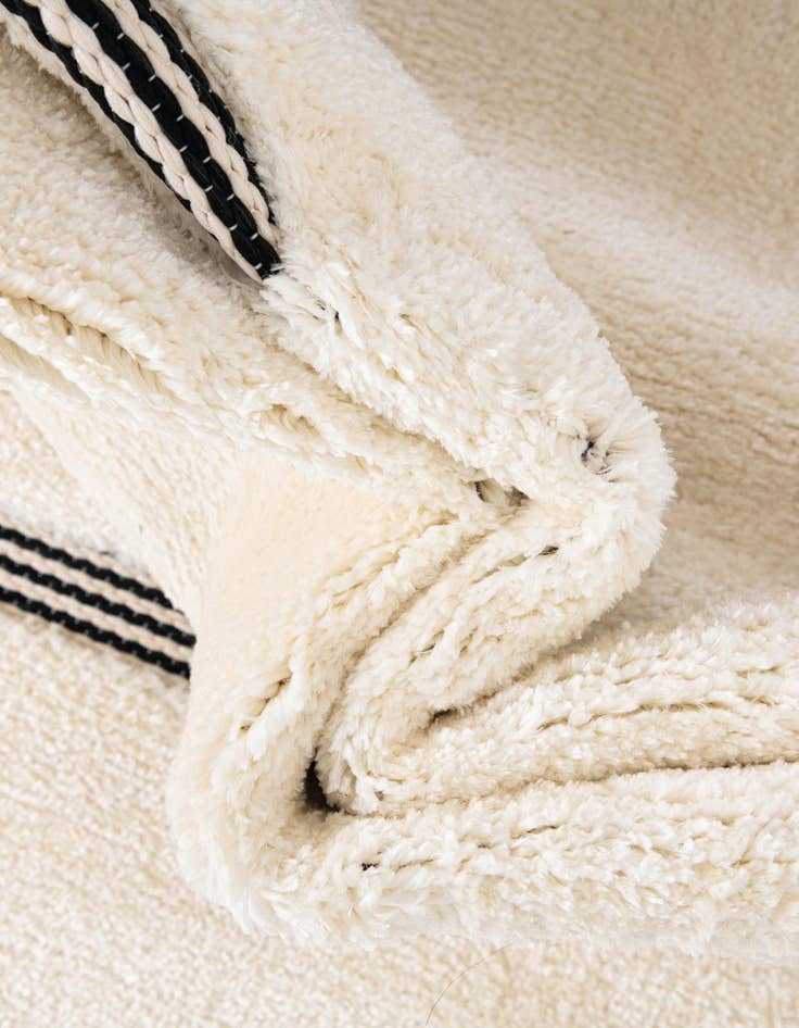 Detail image of 7' 10 x 7' 10 Prismatic Square Rug