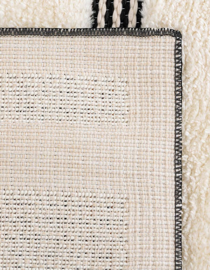 Detail image of 7' 10 x 7' 10 Prismatic Square Rug