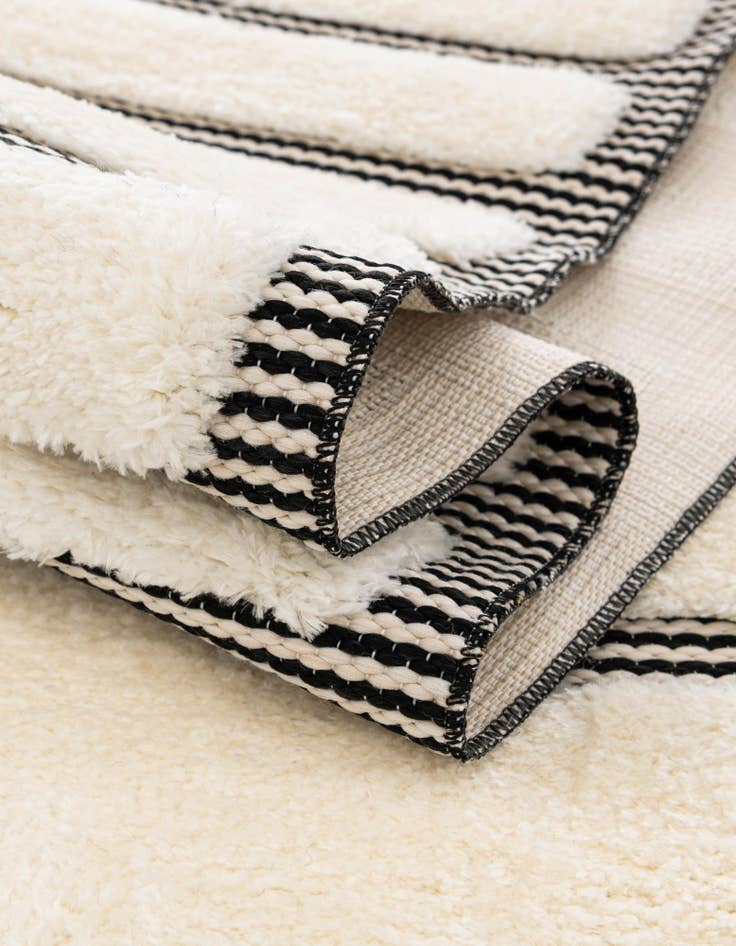 Detail image of 7' 10 x 7' 10 Prismatic Square Rug