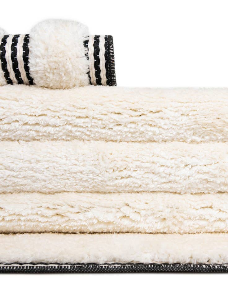 Detail image of 7' 10 x 7' 10 Prismatic Square Rug