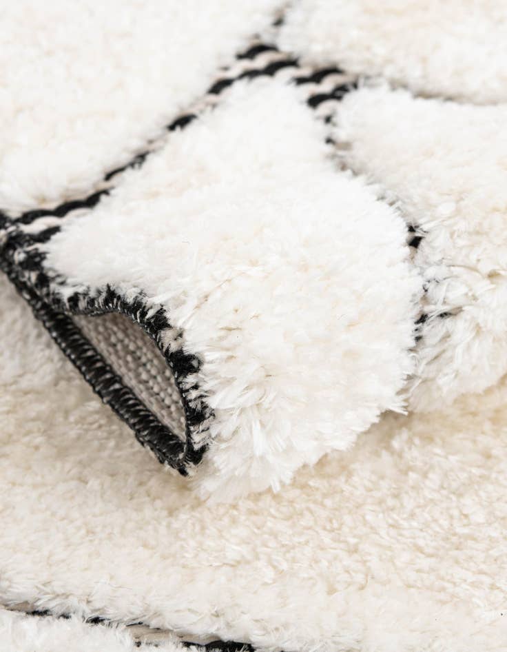 Detail image of 10' x 10' Prismatic Square Rug