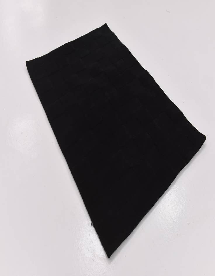 Detail image of 4' x 5' 7 Luna Wool Rug