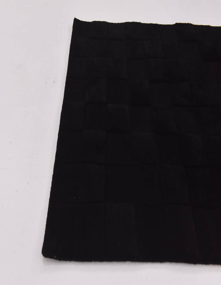 Detail image of 4' x 5' 7 Luna Wool Rug