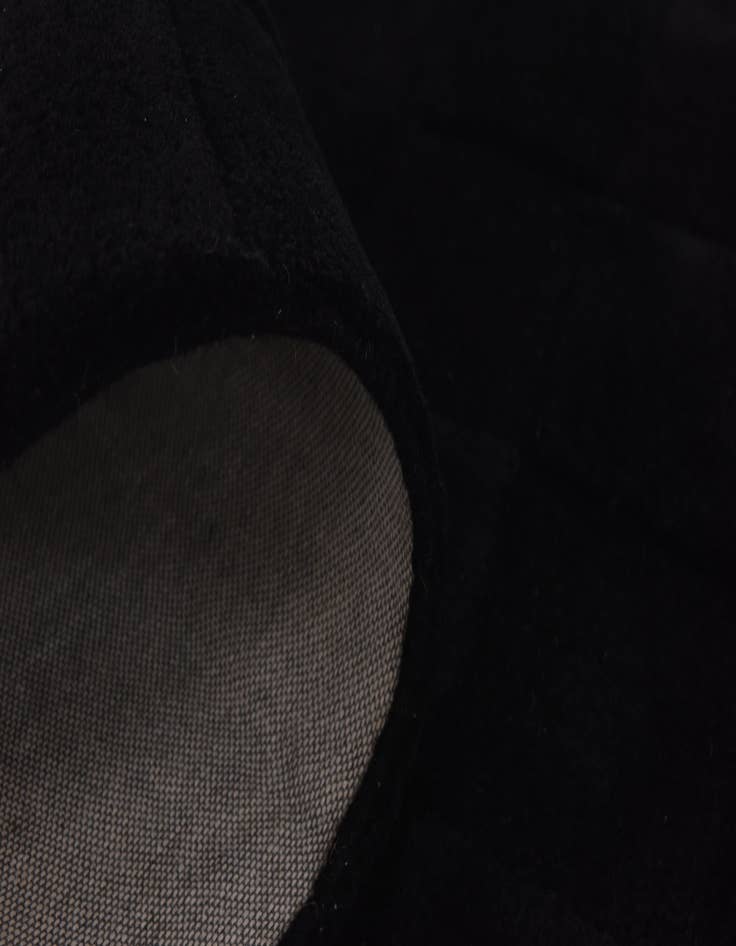 Detail image of 4' x 5' 7 Luna Wool Rug