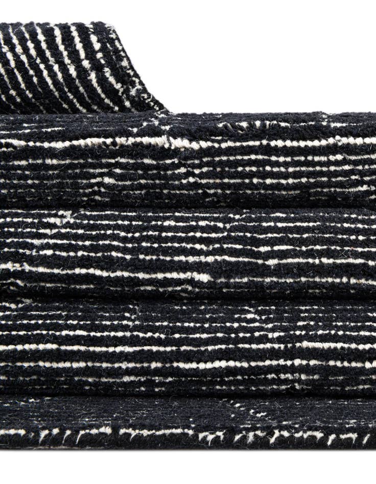 Detail image of 7' 10 x 7' 10 WoolCraft Geometric Round Rug