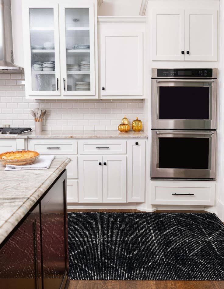 Detail image of 2' x 6' 1 WoolCraft Geometric Runner Rug