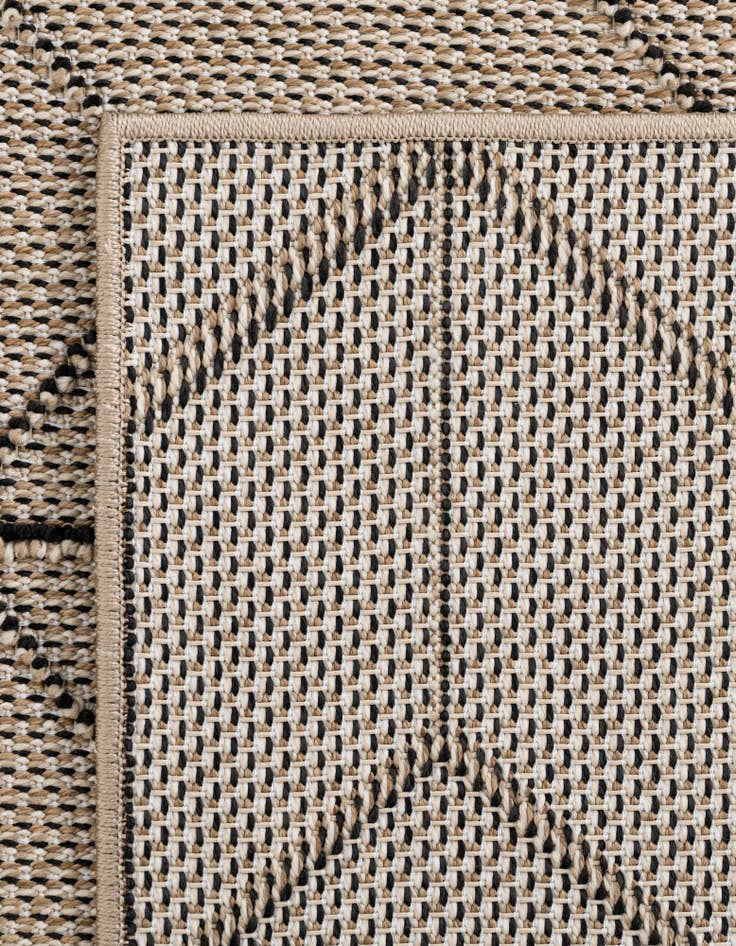 Detail image of 7' 10 x 10' Washable Lattice Indoor / Outdoor Rug