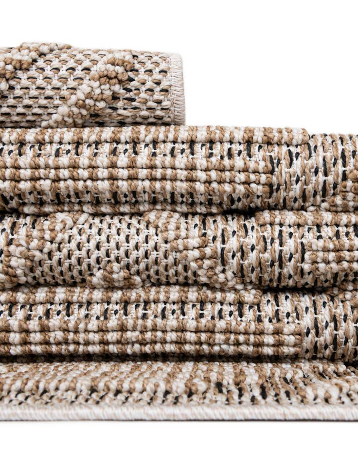 Detail image of 6' 1 x 9' Washable Lattice Indoor / Outdoor Rug