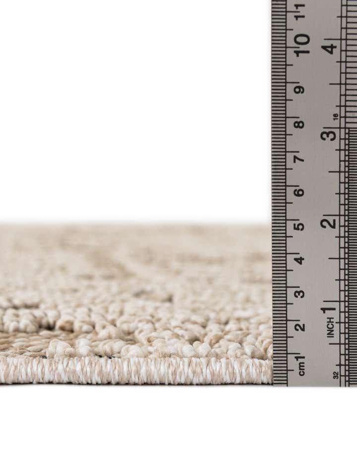 6' 1 x 9' Easy-Clean Traditional Indoor / Outdoor Rug