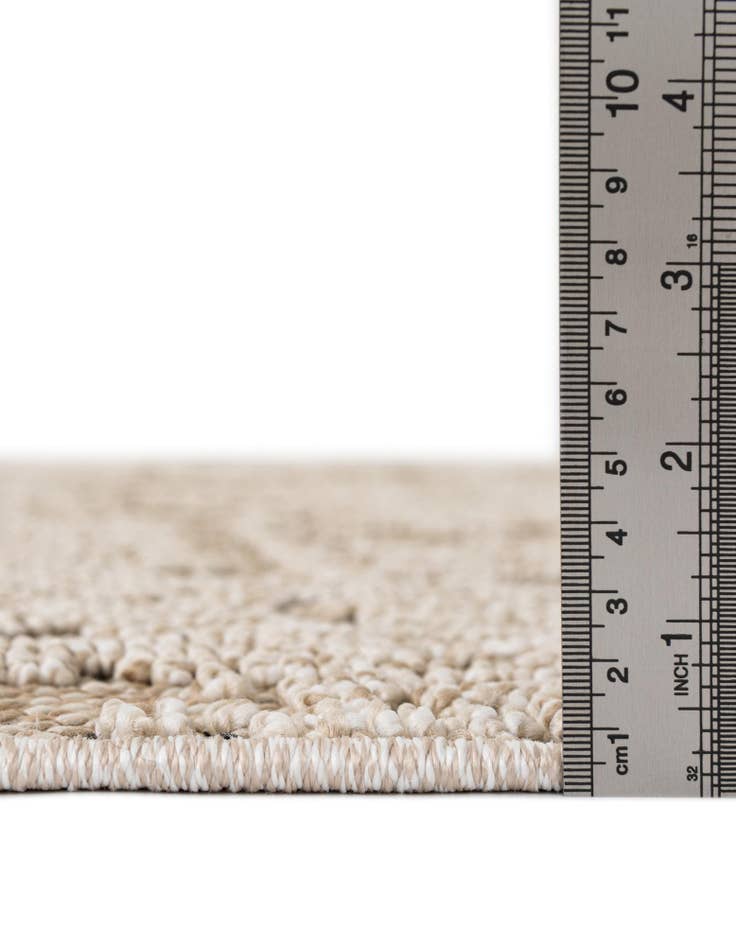 Detail image of 6' 1 x 9' Easy-Clean Traditional Indoor / Outdoor Rug