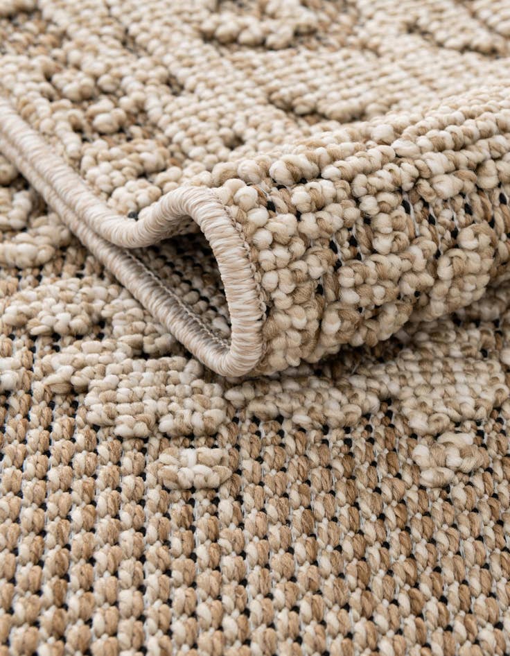 Detail image of 6' 1 x 9' Easy-Clean Traditional Indoor / Outdoor Rug