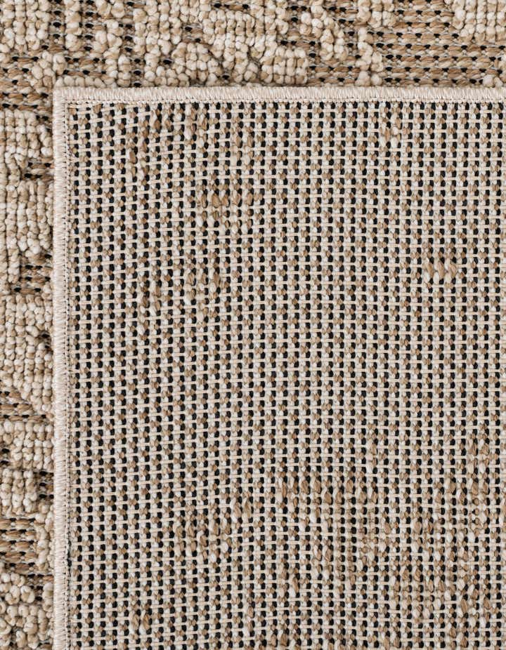 6' 1 x 9' Easy-Clean Traditional Indoor / Outdoor Rug