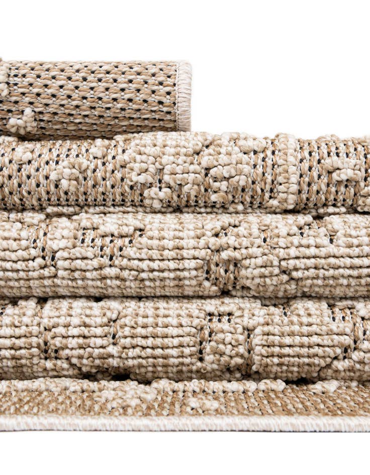 Detail image of 6' 1 x 9' Easy-Clean Traditional Indoor / Outdoor Rug