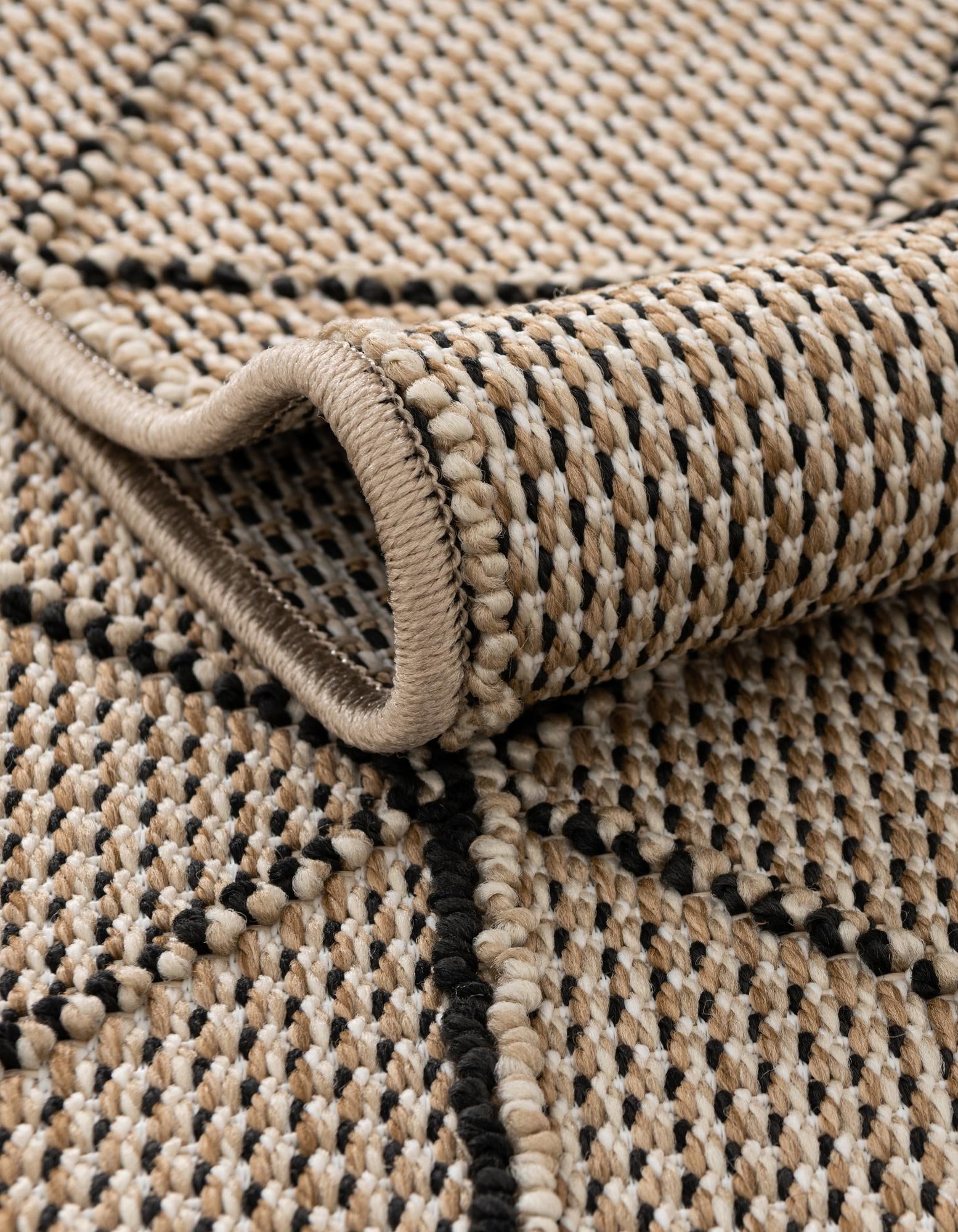 4' 1 x 6' 1 Easy-Clean Trellis Indoor / Outdoor Rug