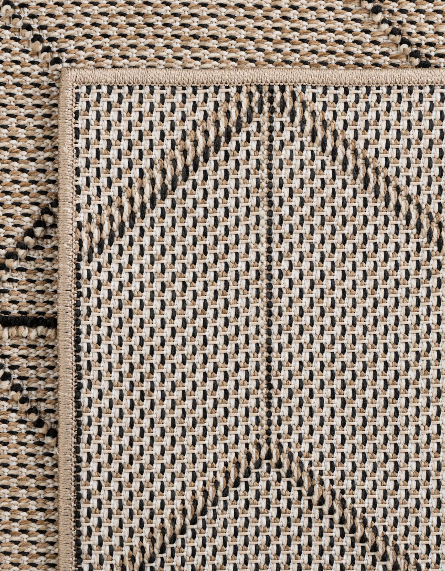 4' 1 x 6' 1 Easy-Clean Trellis Indoor / Outdoor Rug