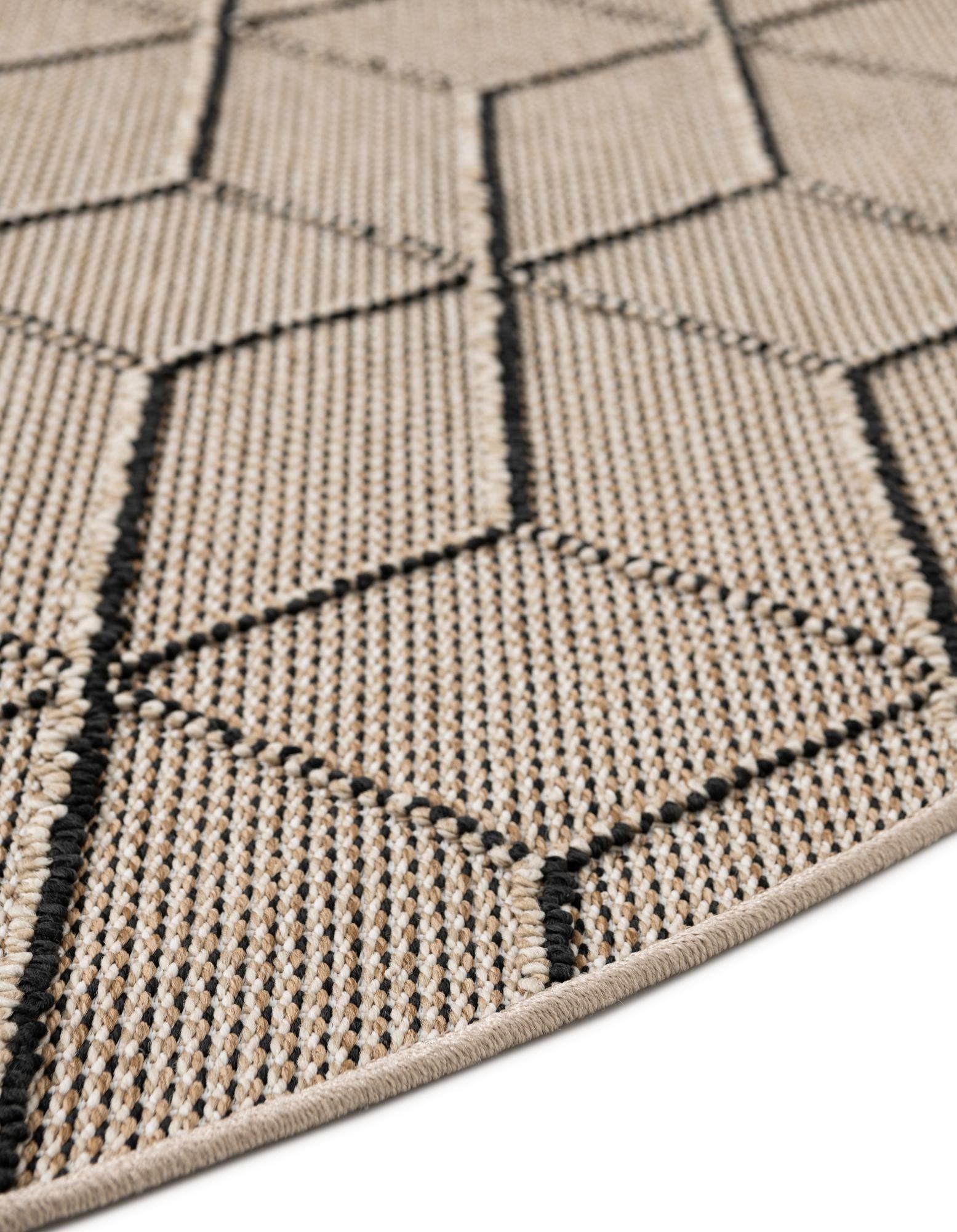 5' 3 x 5' 3 Easy-Clean Lattice Indoor / Outdoor Round Rug