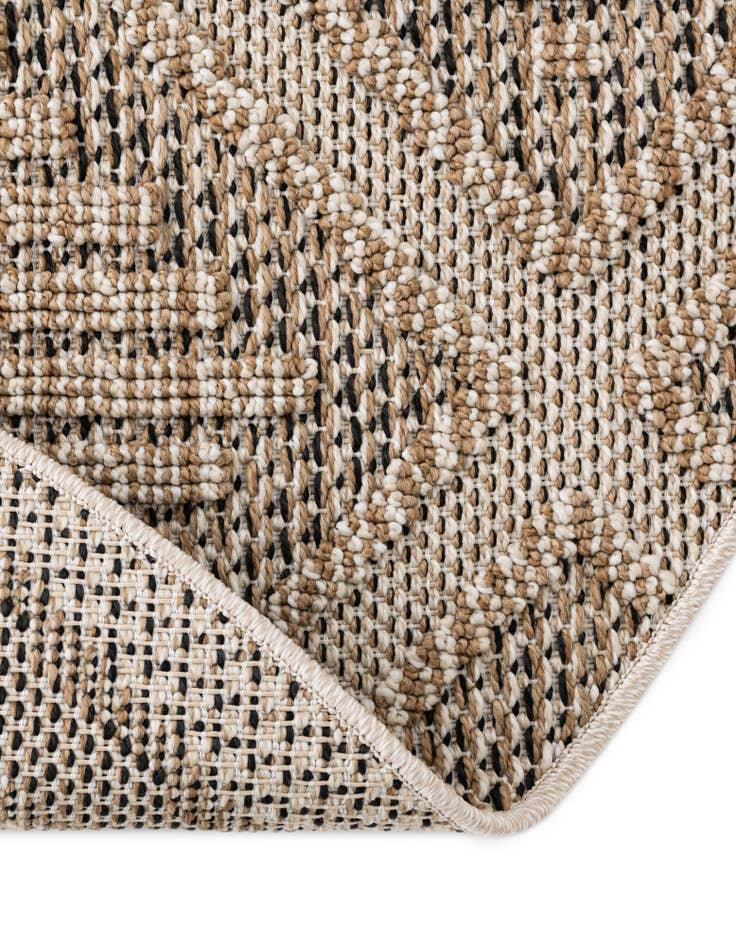 Detail image of 7' 10 x 7' 10 Washable Lattice Indoor / Outdoor Round Rug