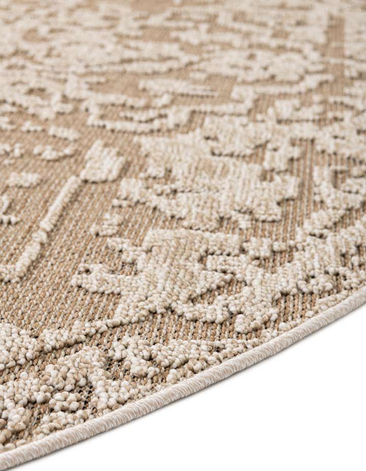 7' 10 x 7' 10 Easy-Clean Traditional Indoor / Outdoor Round Rug