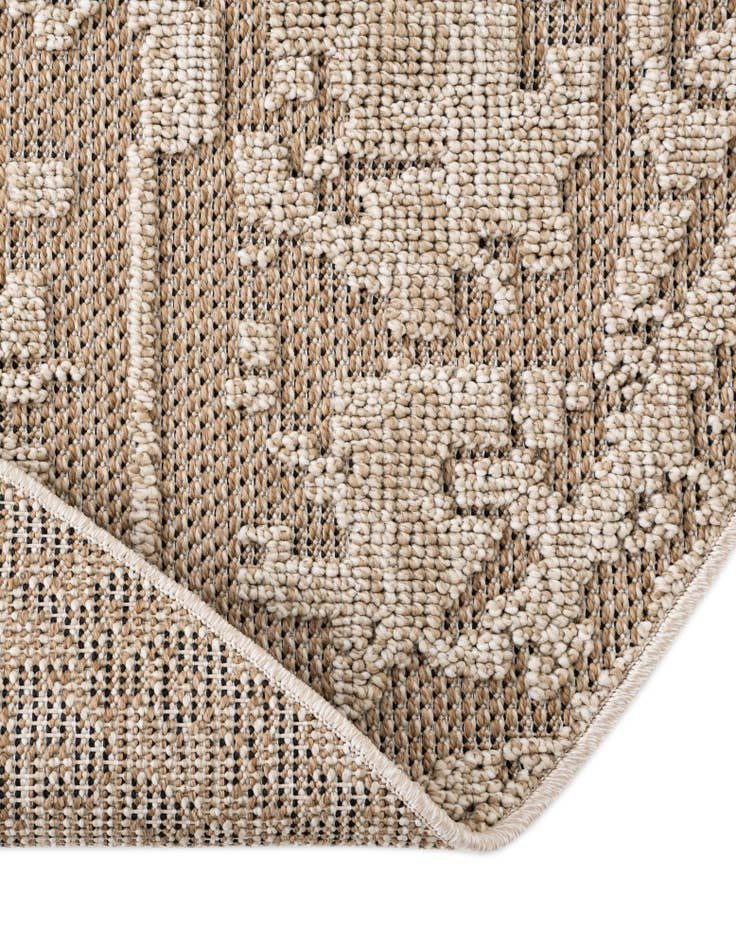 Detail image of 5' 3 x 5' 3 Easy-Clean Traditional Indoor / Outdoor Round Rug