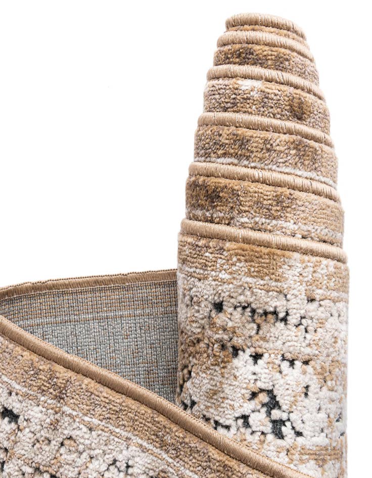 Detail image of 2' x 6' 9 Eliza Runner Rug