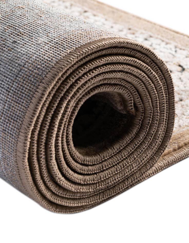 Detail image of 2' x 6' 9 Eliza Runner Rug