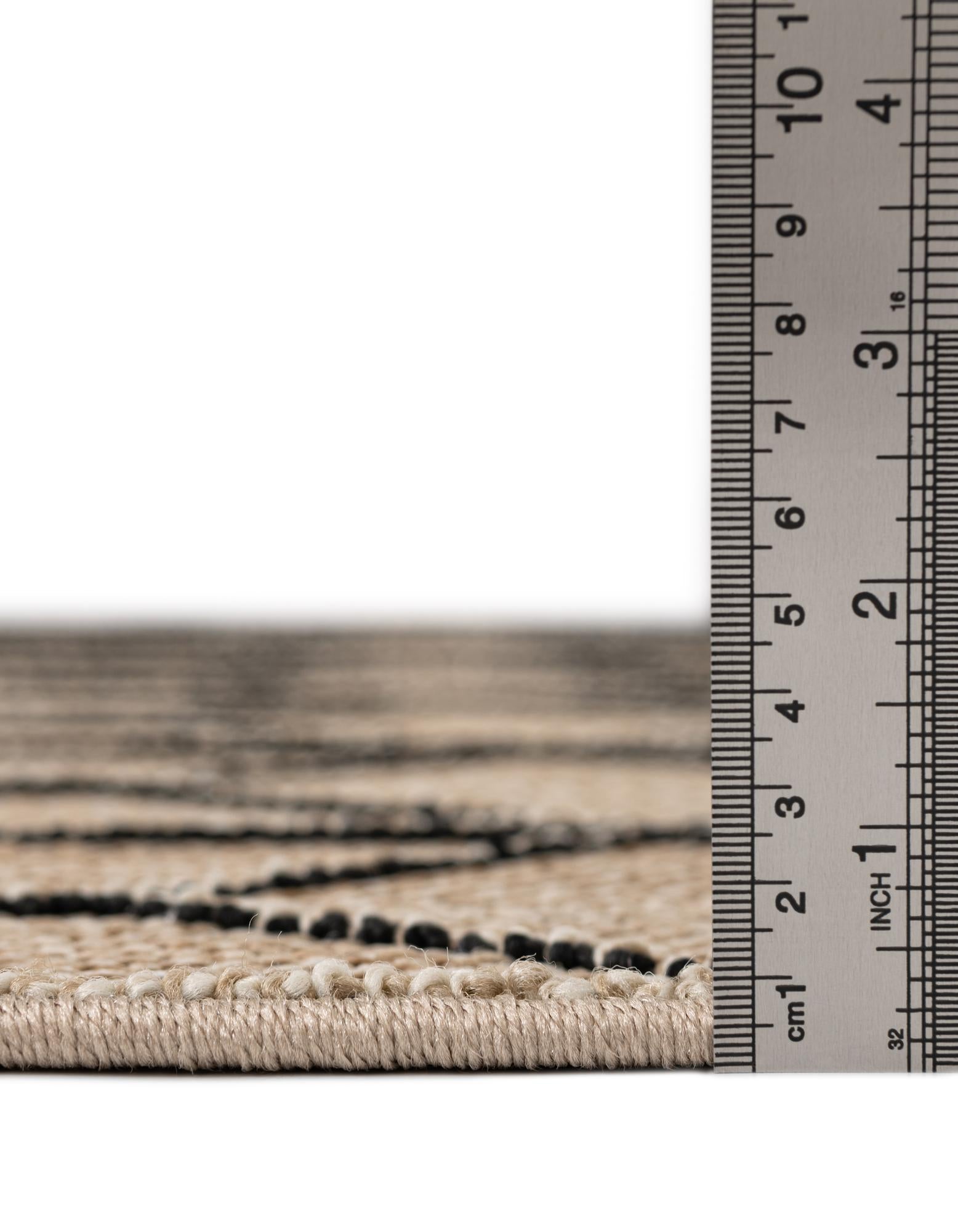 2' x 6' 1 Easy-Clean Lattice Indoor / Outdoor Runner Rug