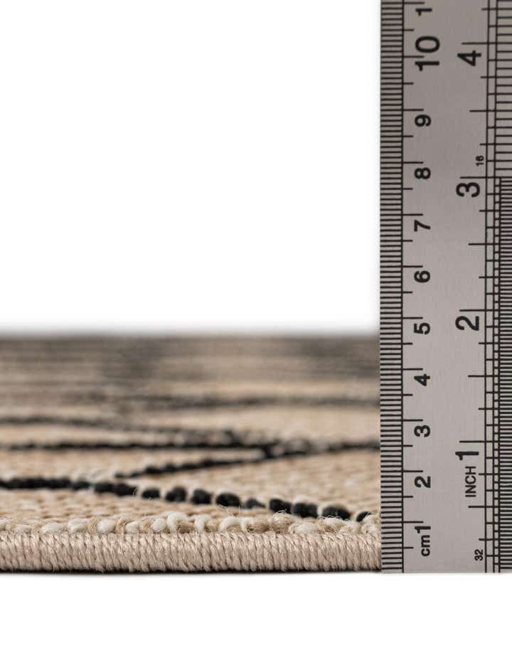 2' 7 x 12' Easy-Clean Lattice Indoor / Outdoor Runner Rug
