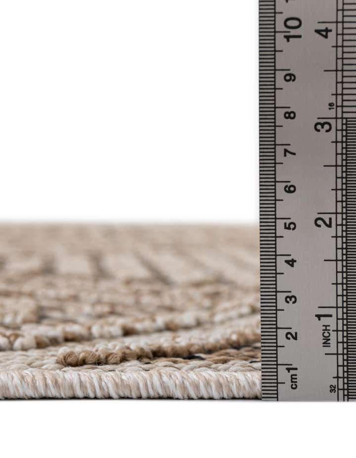 7' 10 x 7' 10 Easy-Clean Lattice Indoor / Outdoor Square Rug