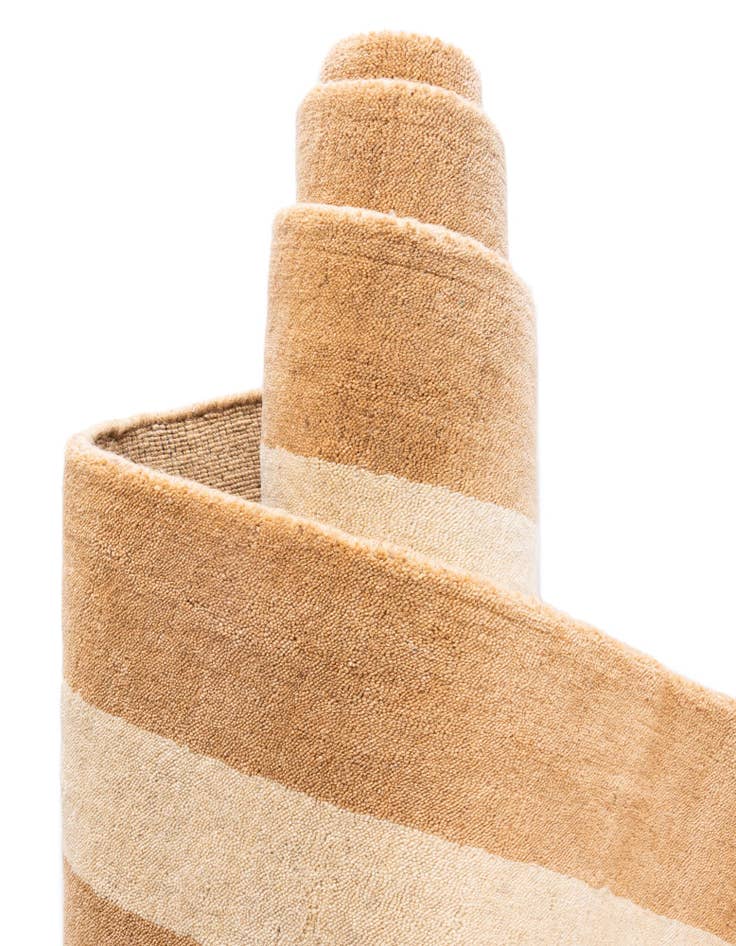 Detail image of 2' x 6' 1 Jill Zarin Border Wool Runner Rug