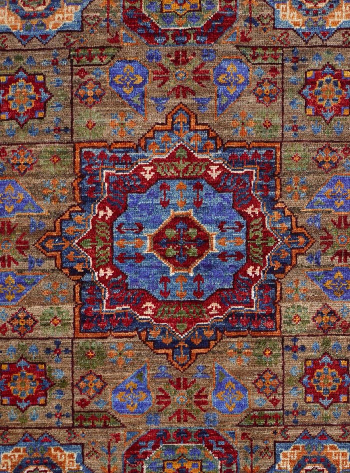 Detail image of 2' x 2' 11 Hand Knotted Mamluk Ziegler Rug