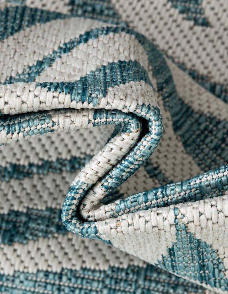 Detail image of 7' x 10' Easy-Clean Botanical Indoor / Outdoor Rug