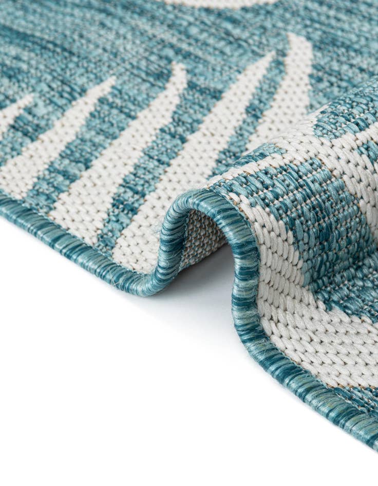 Detail image of 7' x 10' Easy-Clean Botanical Indoor / Outdoor Rug